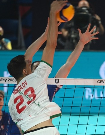 Българският национален отбор по волейбол отстъпи с 0 3 гейма 25 27