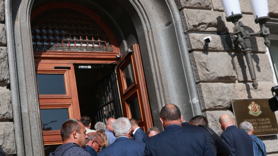 Министерството на енергетиката и депутати уточняват финално в момента споразумението