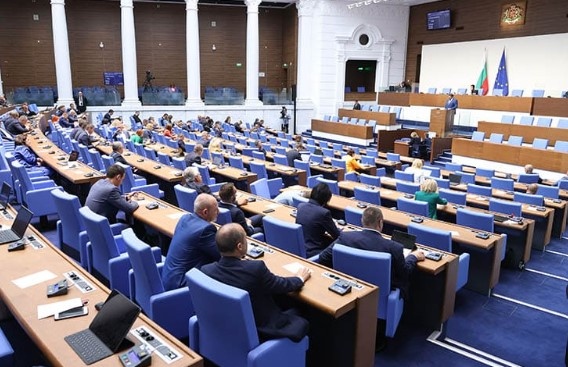 След споразумението между представители на протестиращите енергетици и властта депутатите