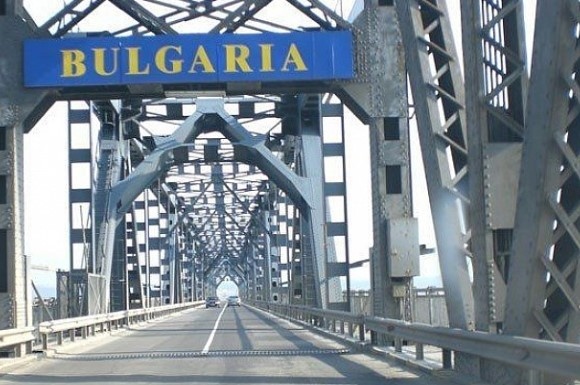 Започна поетапното спиране на движението по Дунав мост Ограничението е