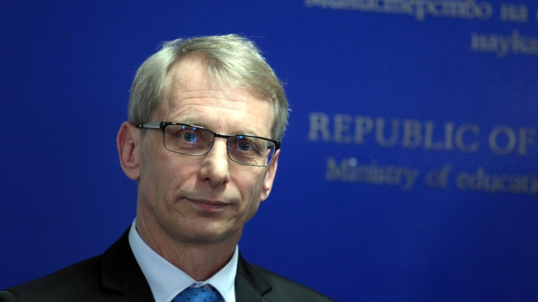 Манипулирано видео или дълбока фалшификация дийпфейк с лицето и