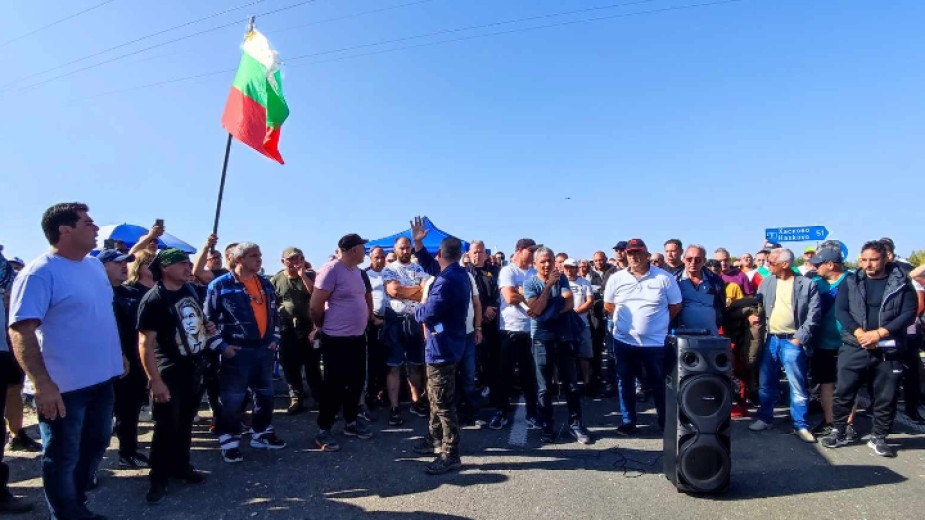 Седми ден от началото на блокадата на АМ Тракия край