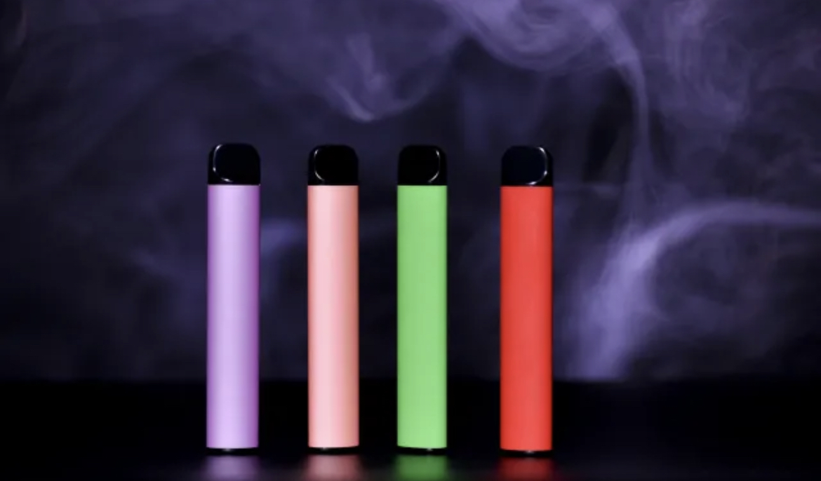 Правителството предлага да се забрани продажбата на електронни цигари с