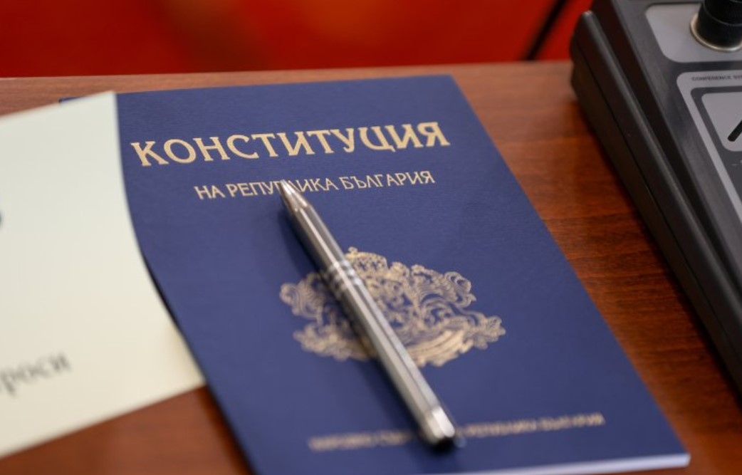 Депутатите не приеха на първо четене промените в Конституцията Предложенията събраха