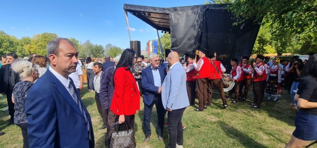 Министърът на земеделието и храните Кирил Вътев и председателят на Българския фермерски