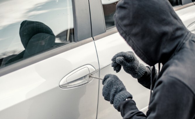 Небезизвестният пернишки ъндърграунд играч Пуйката е бил арестуван тази нощ