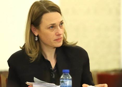 Председателят на парламента Росен Желязков уволни бившата председателка на парламента