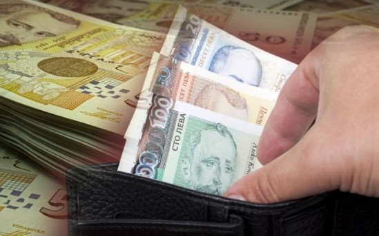 Минималната работна заплата ще стане 933 лв от 1 януари