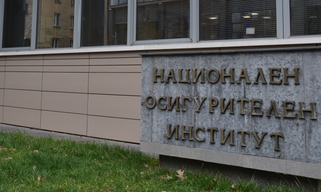 Шест месеца след раждане ще можем да прехвърляме майчинството си