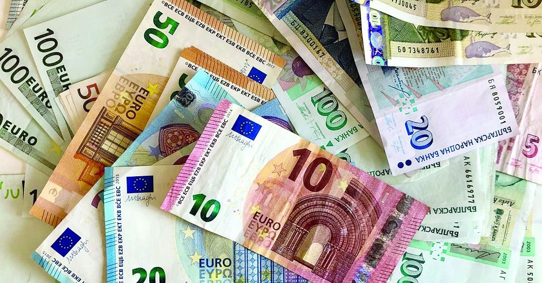 Курсът на еврото днес остана твърдо над прага от 1 06