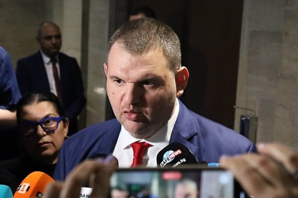 Депутатът от ДПС Делян Пеевски смята че е трябвало да