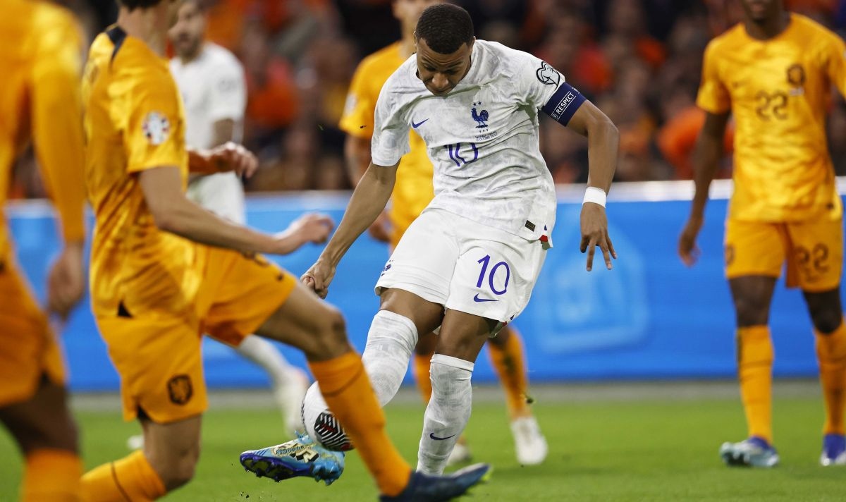 Франция победи Нидерландия с 2:1 и си осигури класиране на