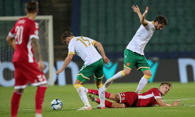 Националният отбор на България по футбол продължава със срамните мачове По