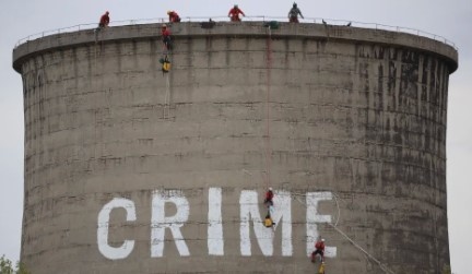 Активисти изписаха думата Престъпление“ на 50-метровата охладителна кула на ТЕЦ