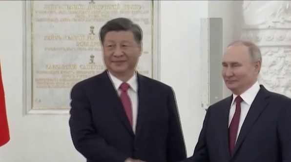 Десет години след като вдигнаха тост за зараждащото се приятелство