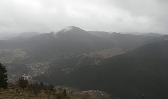 Времето се влошава усилва се вятърът във високите части на