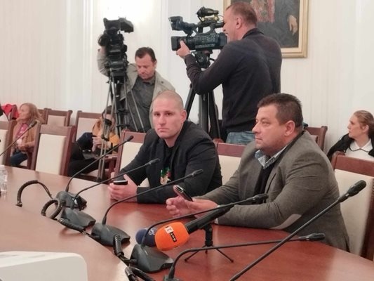 Започна изслушването на ютюбъра Станислав Цанов във временната комисия за