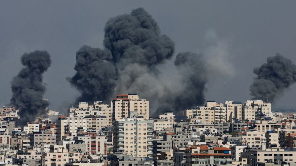 Часове след удара по болница в Газа със стотици убити