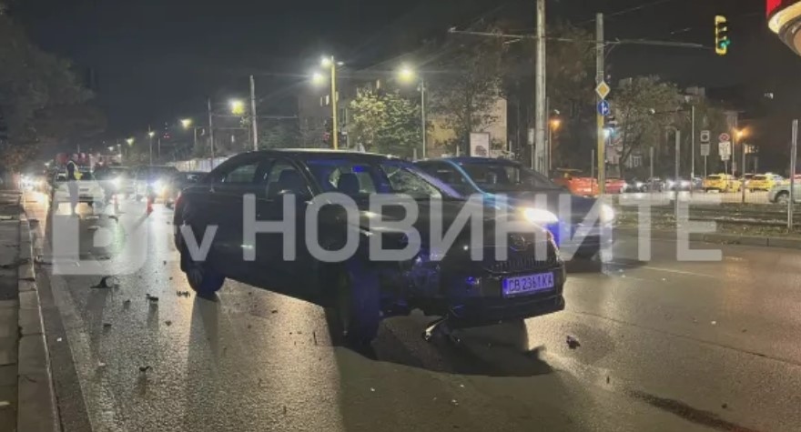 Тежък инцидент в София  Автомобил блъсна човек на пешеходна пътека на кръстовището