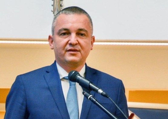 Варненският кмет Иван Портних е записал сина си Николай в