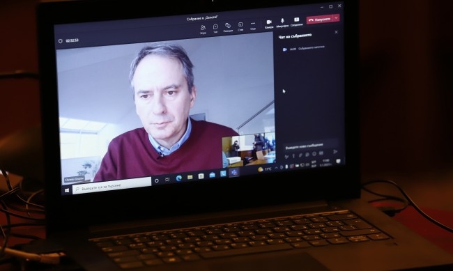 Няколко взрива в български военни складове и заводи са свързани