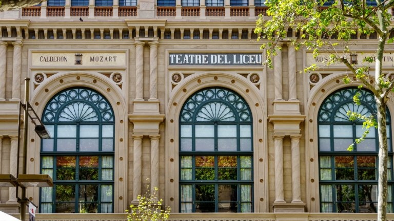 Операта в Барселона е наела координаторка на интимността която да