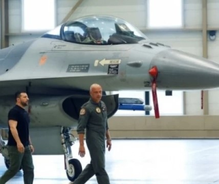 САЩ започнаха да обучават украински пилоти да летят на изтребители