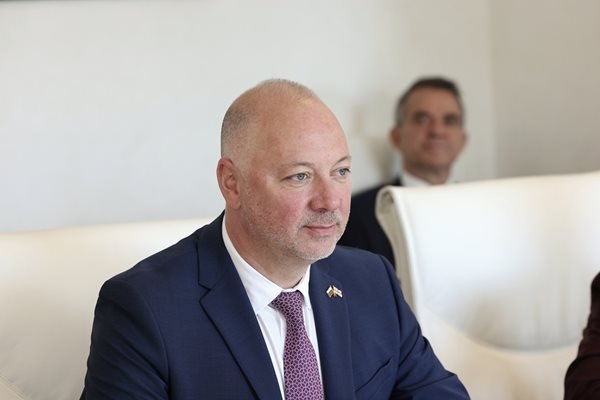 Спешен председателски съвет свика председателят на парламента Росен Желязков минути