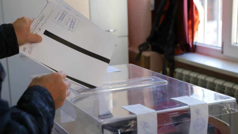 България избира нови кметове и общински съветници. Най-висока е избирателната