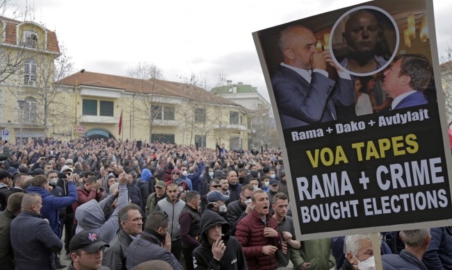 Председателят на албанската опозиция призова своите привърженици да се надигнат