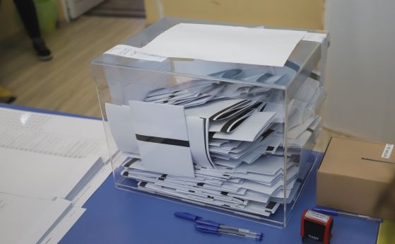 Васил Терзиев от ПП ДБ и Ваня Григорова от БСП отиват