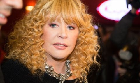 Изненадващо една от най известните руски певици Алла Пугачова се