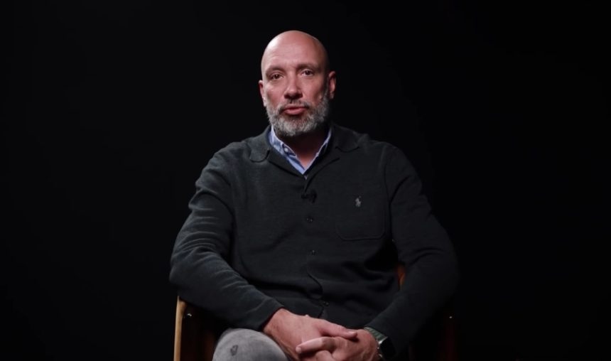 Ироничното есе Българско селфи на поета Иван Ланджев проченето от