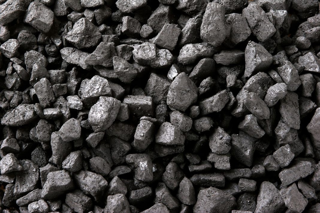 Китай се сблъсква с нарастващото пренасищане с въглища тъй като