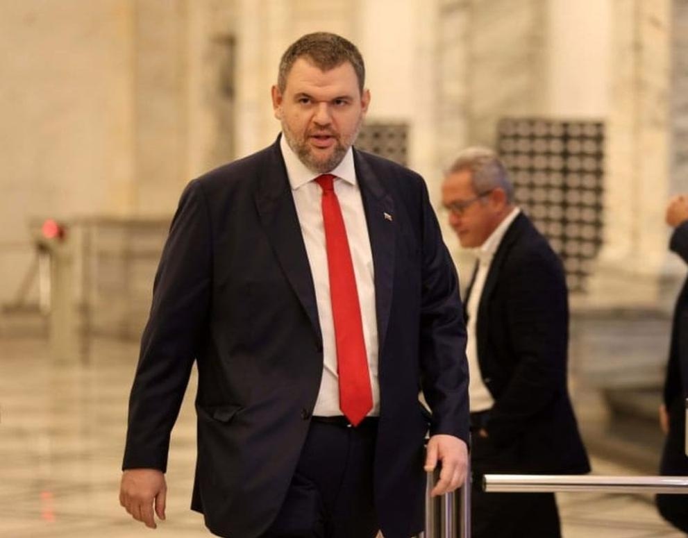 Делян Пеевски остава единствен председател на парламентарната група на ДПС