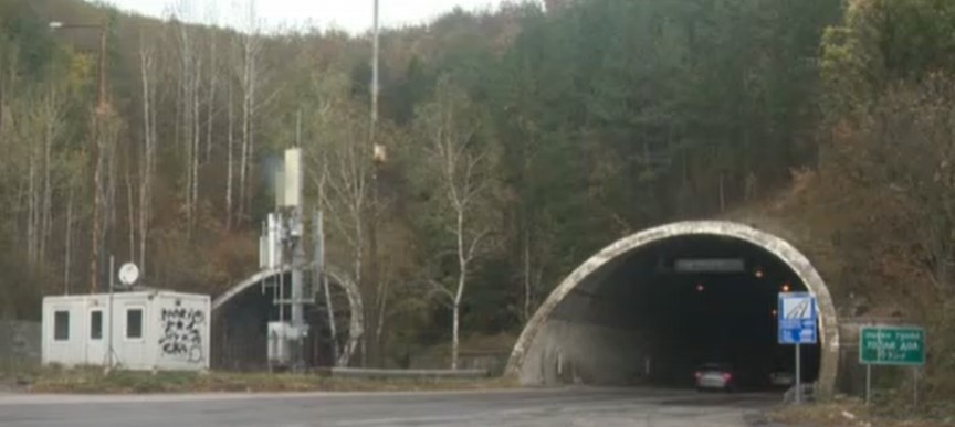 От днес затварят тунелите Топли дол и Правешки ханове на