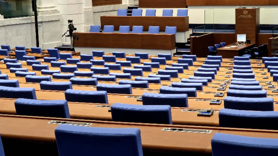 Днес предстои втори опит за подновяване на работата на НС