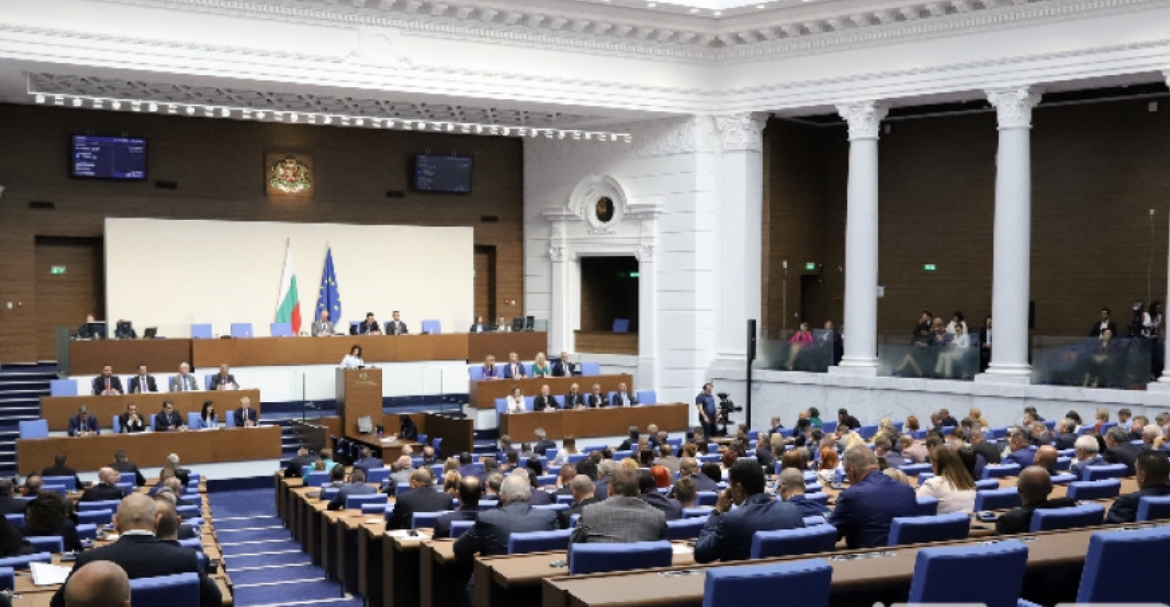 Парламентът реши да прекрати правомощията на петима народни представители  Четирима от