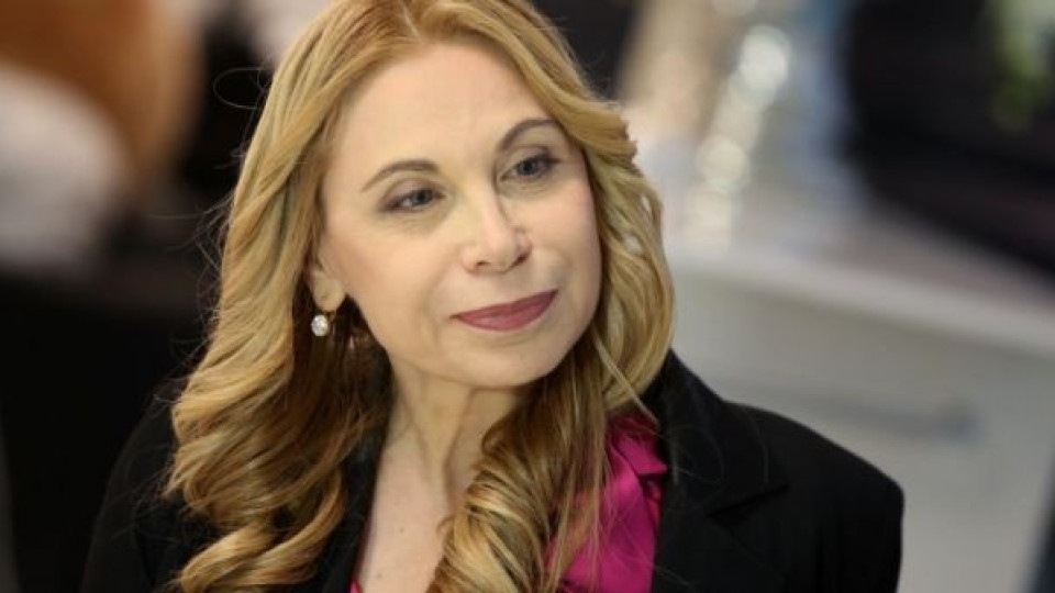 На 7 ноември ясновидката Теодора Стефанова пристигна в България и