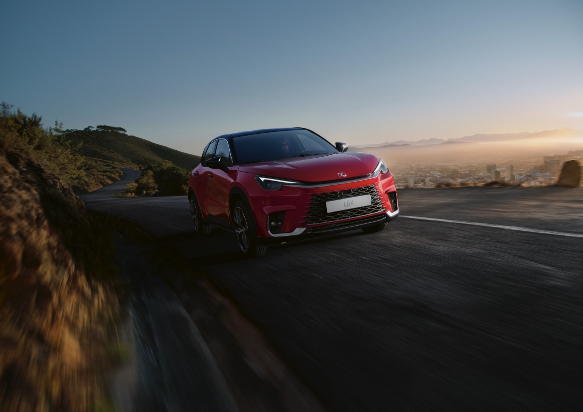 Изцяло новият компактен кросоувър LBX на Lexus с напълно ново самозареждащо се хибридно електрифицирано задвижване
• Същото безкомпромисно качество прецизност и надеждност характерни