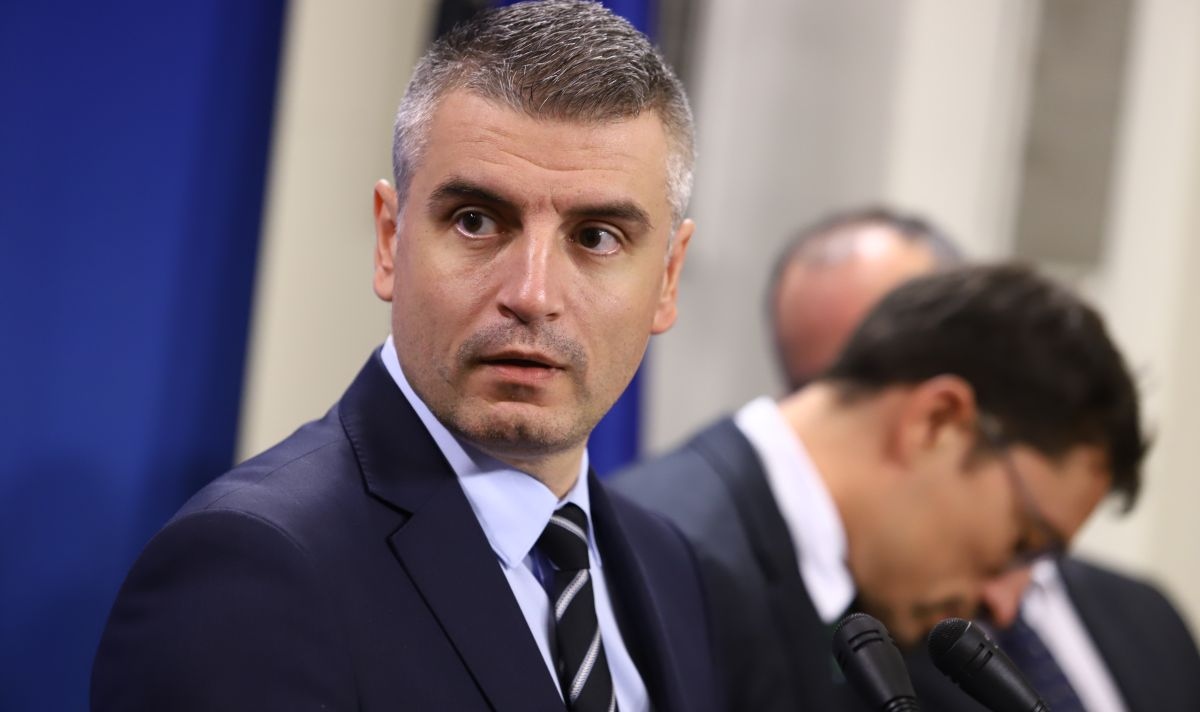 От Продължаваме промяната Демократична България ще предложат дерогацията на Лукойл да