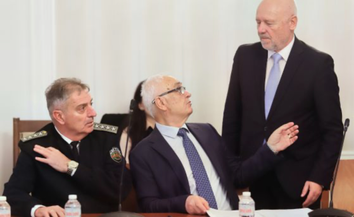 Комисията по отбрана прие на първо четене по високи стипендии за