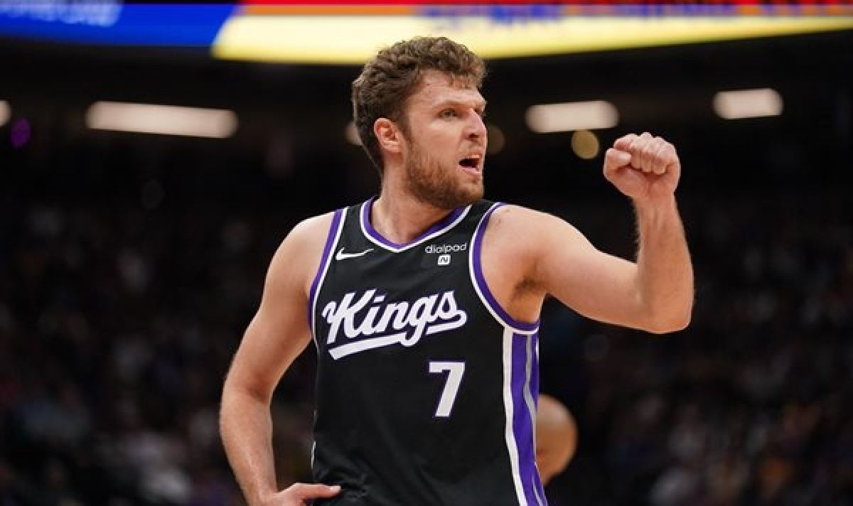 Александър Везенков и съотборниците му от Сакраменто Кингс постигнаха победа