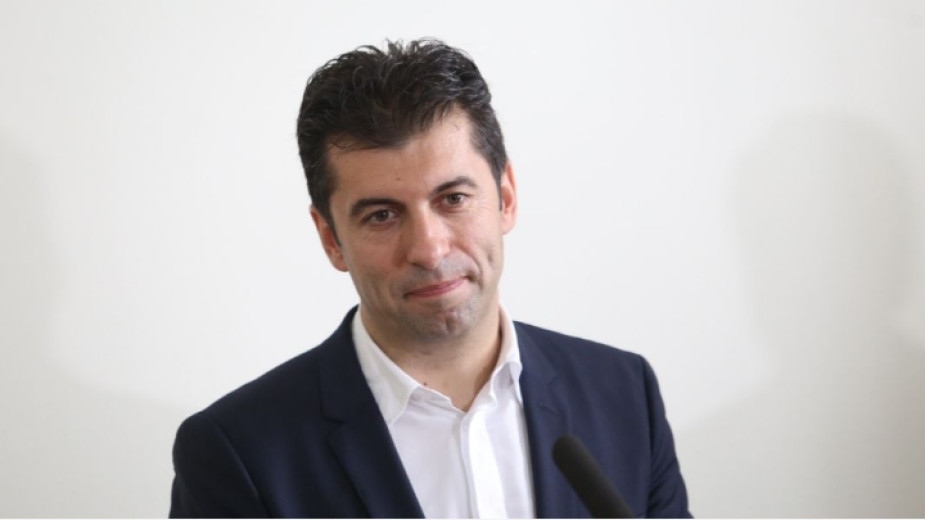 Оставката на вътрешния министър Калин Стоянов иска парламентарната група на