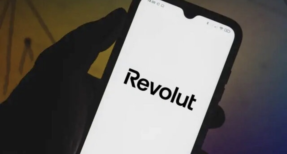 Финансовото приложение Револют Revolut обяви че обновява платените си услуги