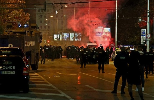 Общо 38 са задържаните за вандалски действия по време на