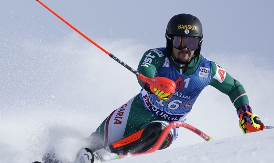 Алберт Попов завърши на 10 о място в слалома за Световната