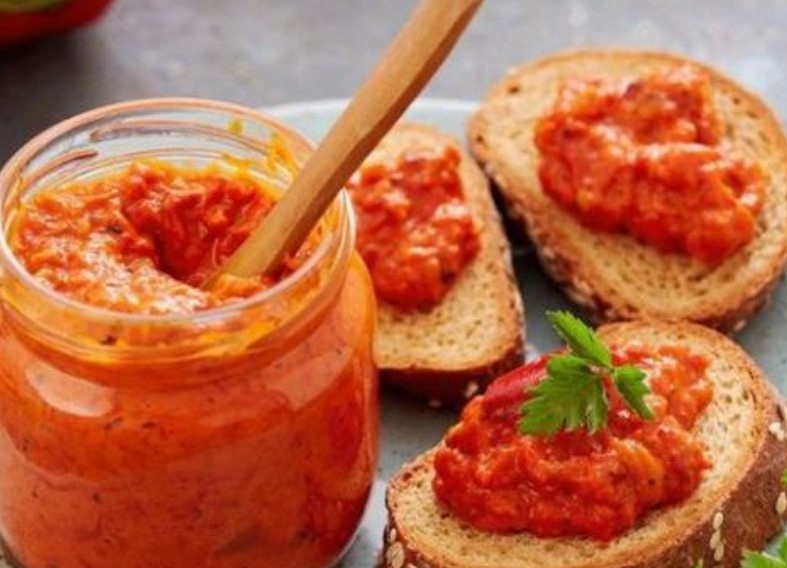 Блъскат картофи в лютеница и Снежанка  Скандалното съдържание дори е описано