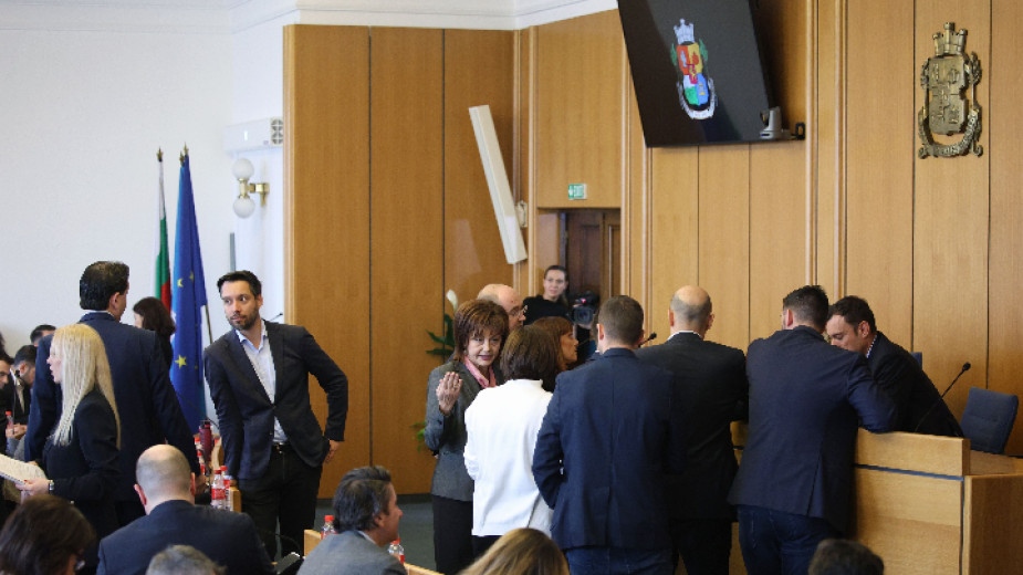 Столичният общински съвет отново не успя да избере свой председател  
Нито