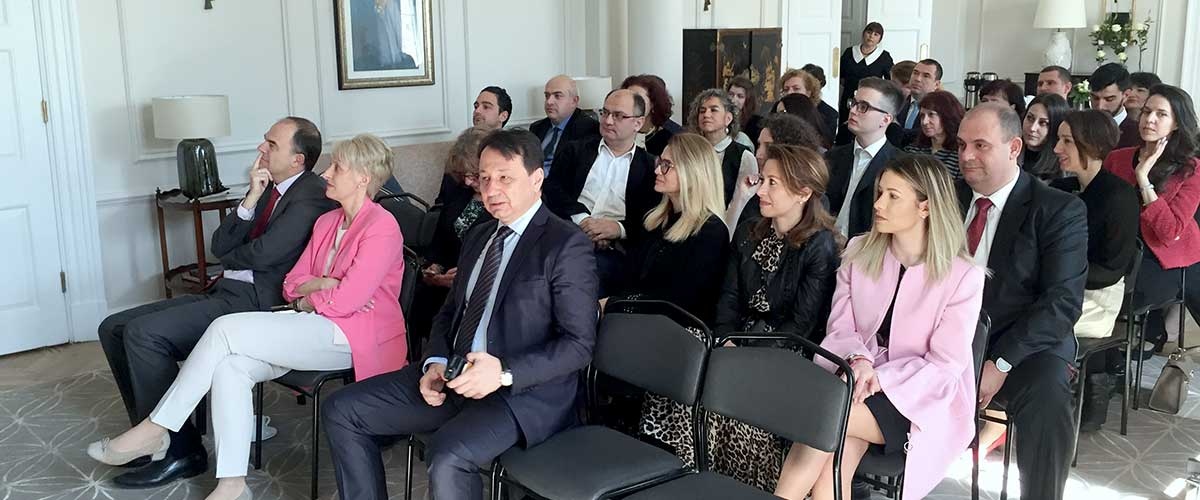 До 30 ноември се набират студенти и наскоро завършили за